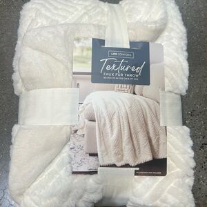 LIFE COMFORT TEXTURED FAUX FUR THROW 60" X 70"
